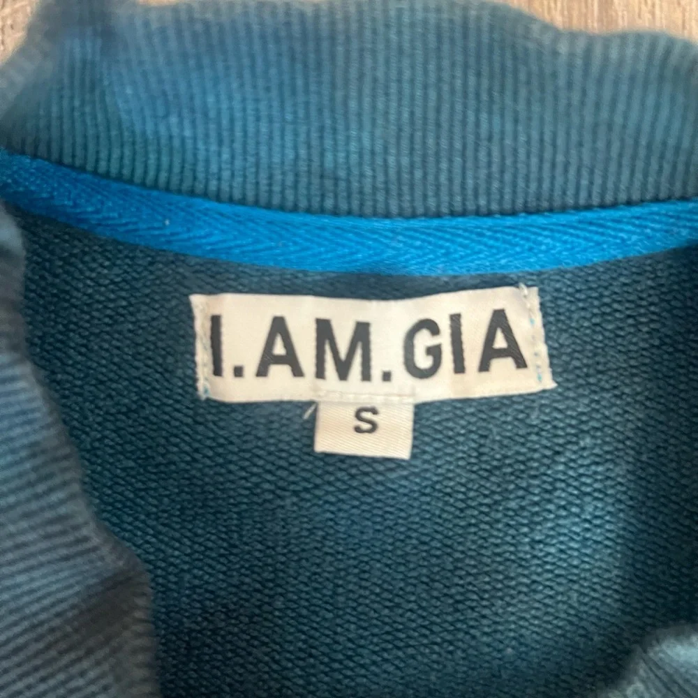 I.AM.GIA bold blue